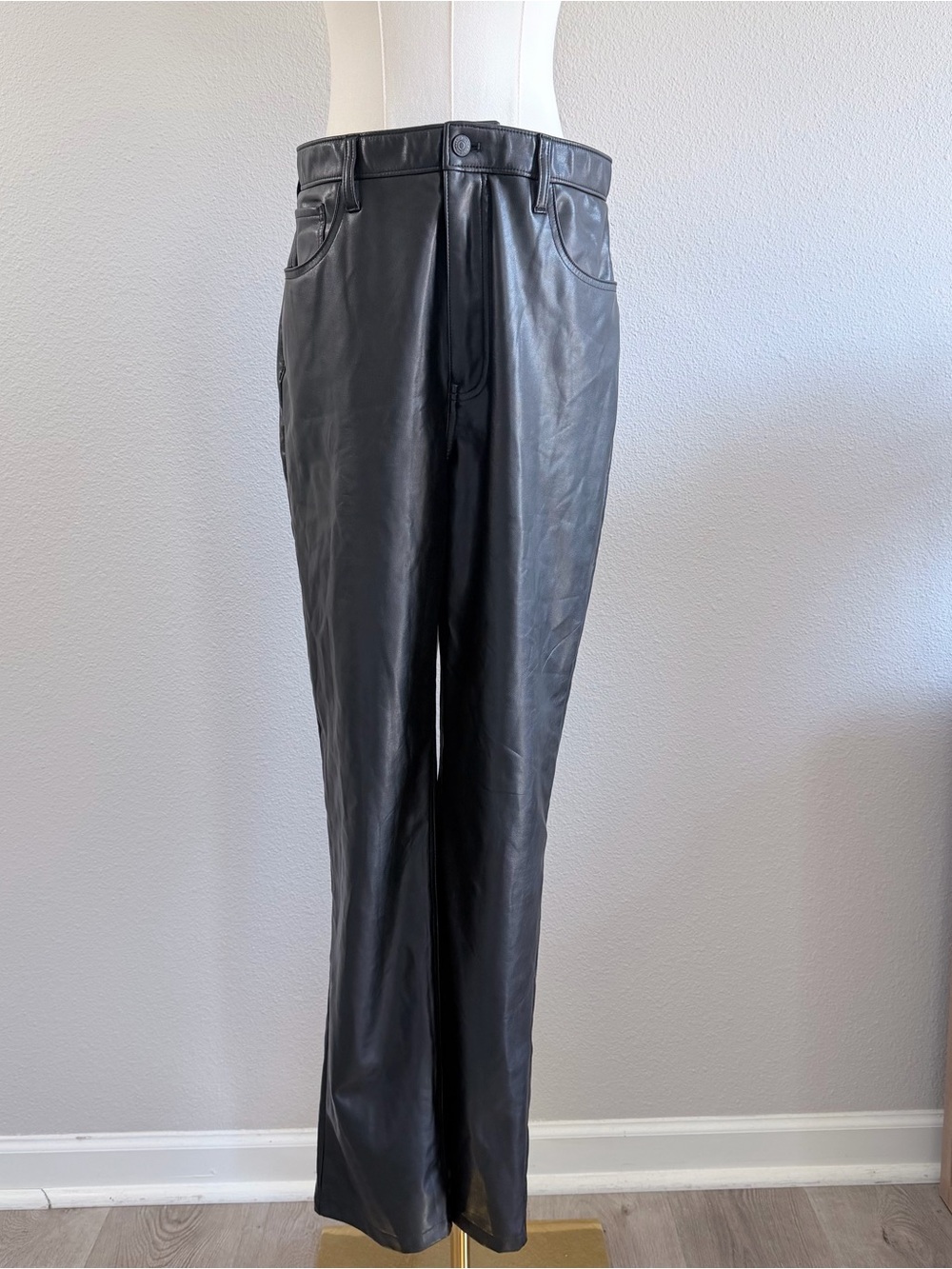 Abercrombie Curve Love 90s Straight Ultra High Rise Pants 31 Black Faux Leather